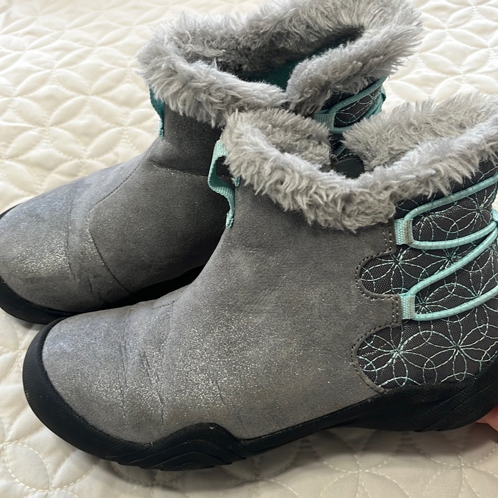 MAR boots size 3
